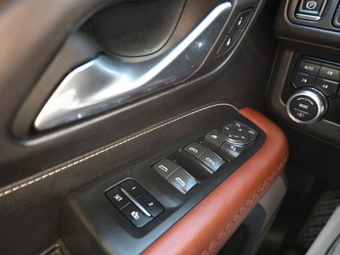 Used 2023 GMC Yukon Denali Ultimate AWD/4WD image 19