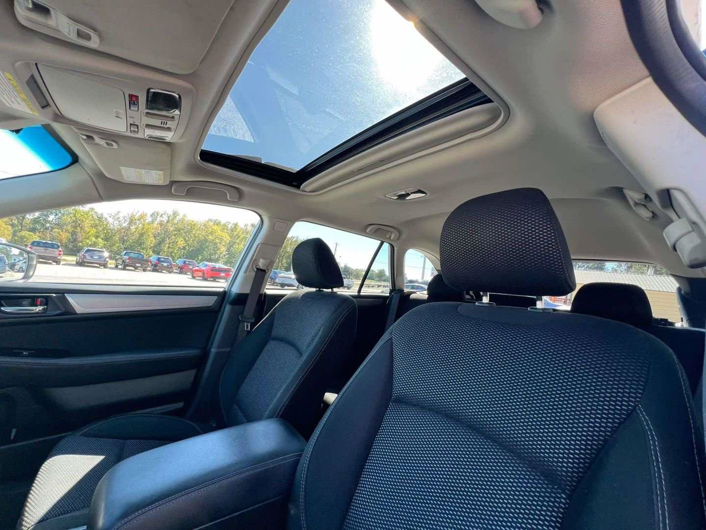 Used 2019 Subaru Outback 2.5i Premium w/ Popular Package #2 AWD/4WD image 12