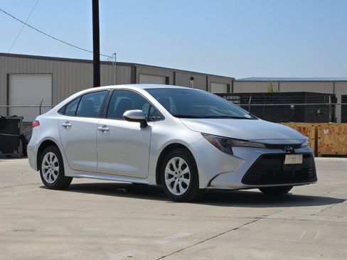 Used 2025 Toyota Corolla LE FWD image 7