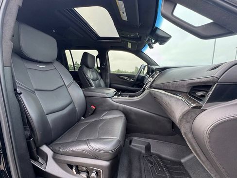 Used 2018 Cadillac Escalade ESV Platinum AWD/4WD image 31