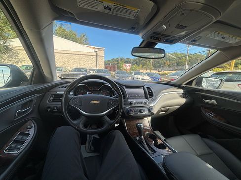 Used 2014 Chevrolet Impala LT w/ Convenience Package image 9