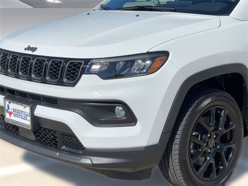 New 2026 Jeep Compass Latitude image 11