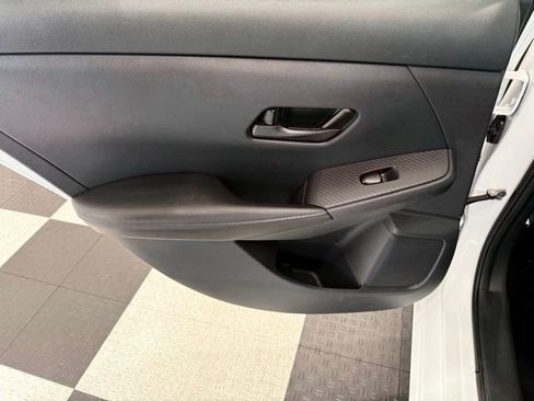 Used 2024 Nissan Sentra SV FWD image 14