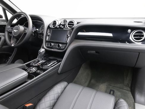 Used 2017 Bentley Bentayga AWD/4WD image 2