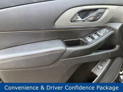 Used 2020 Chevrolet Traverse LT FWD image 16