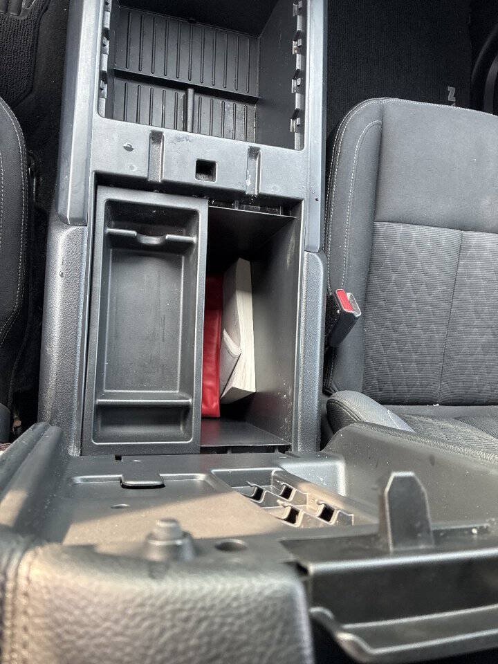 Used 2018 Nissan Titan SV AWD/4WD image 33
