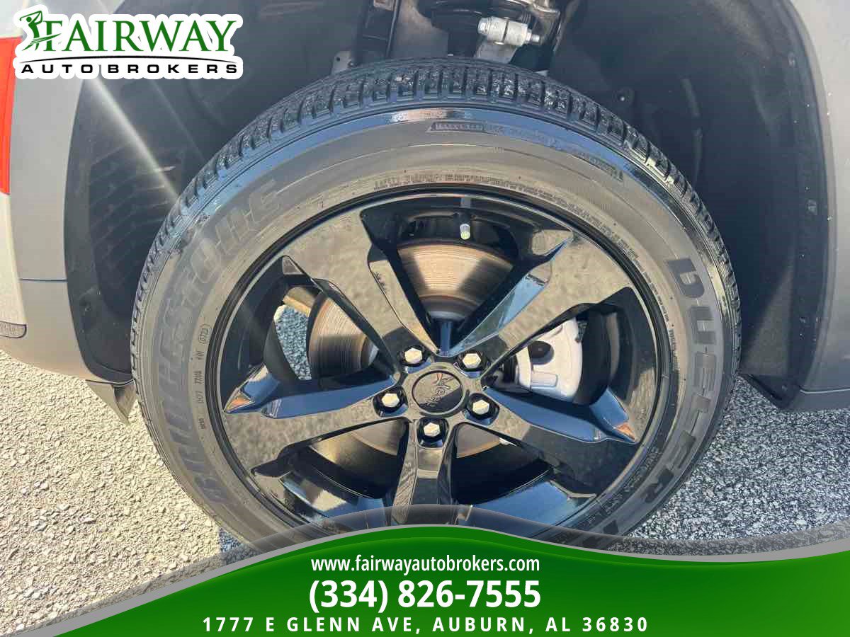 Used 2023 Jeep Grand Cherokee L Laredo AWD/4WD image 32