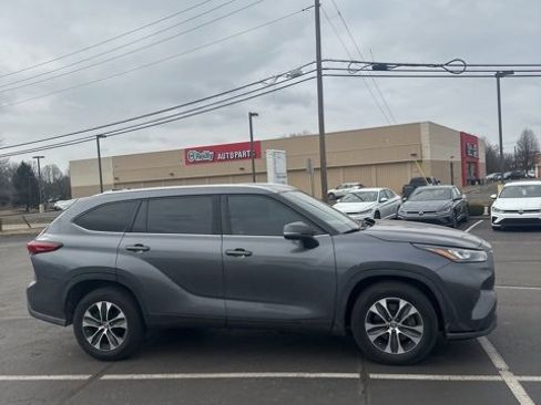 Used 2020 Toyota Highlander XLE image 10