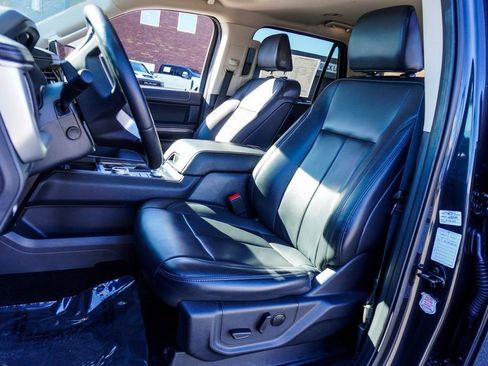 Used 2023 Ford Expedition Max XLT image 6