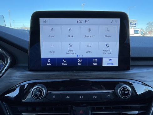 Used 2020 Ford Escape Titanium image 37