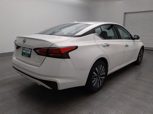 Used 2025 Nissan Altima 2.5 SV FWD image 9