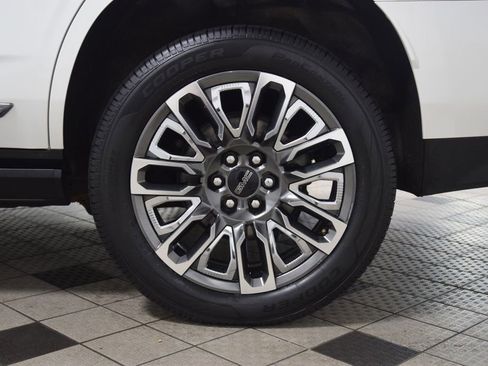 Used 2024 GMC Yukon Denali Ultimate AWD/4WD image 29