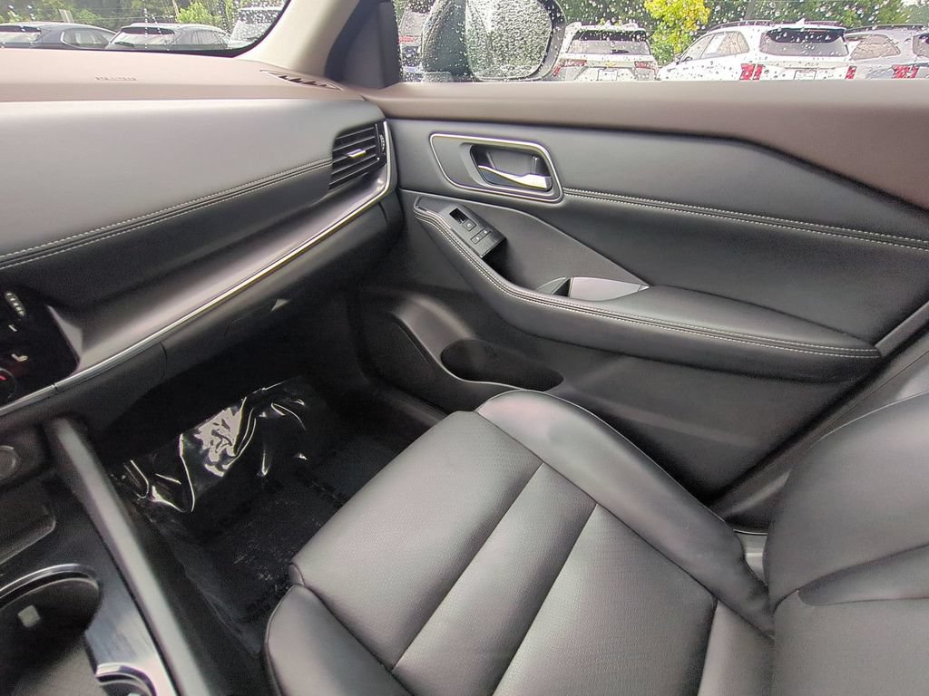 Used 2021 Nissan Rogue SV w/ Premium Package FWD image 15
