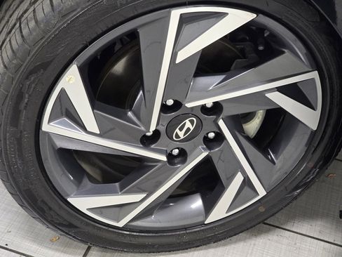 Used 2024 Hyundai Elantra Limited image 11