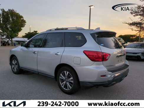 Used 2020 Nissan Pathfinder SL image 7