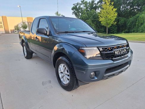 Used 2014 Nissan Frontier SV RWD image 1