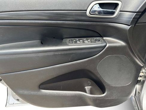 Used 2021 Jeep Grand Cherokee Laredo image 7