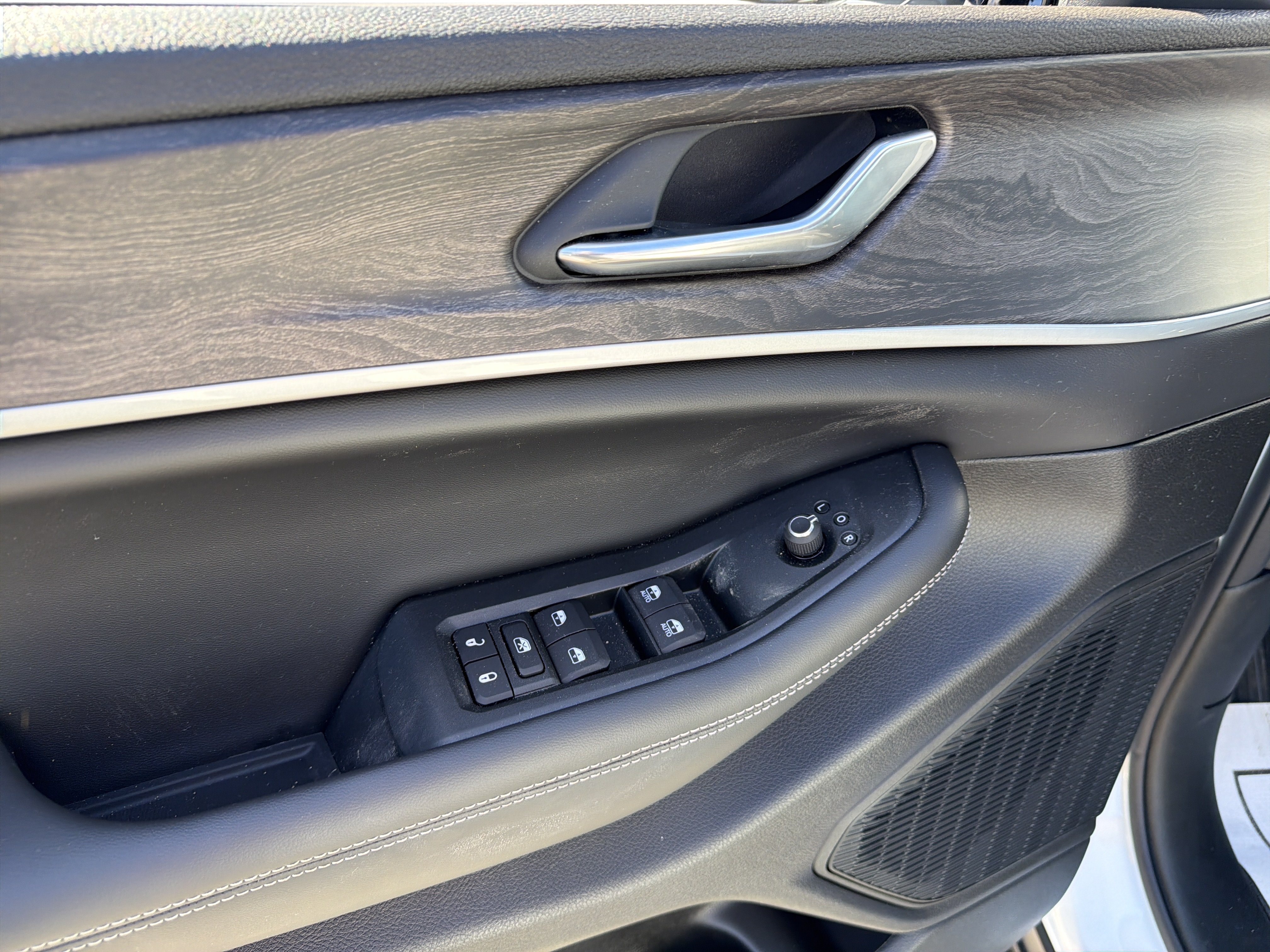 New 2026 Jeep Grand Cherokee Altitude AWD/4WD image 15