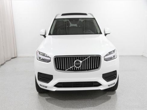 Used 2022 Volvo XC90 T6 Momentum w/ Climate Package image 2