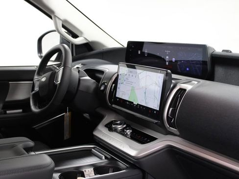 New 2026 Ford Expedition Active image 33