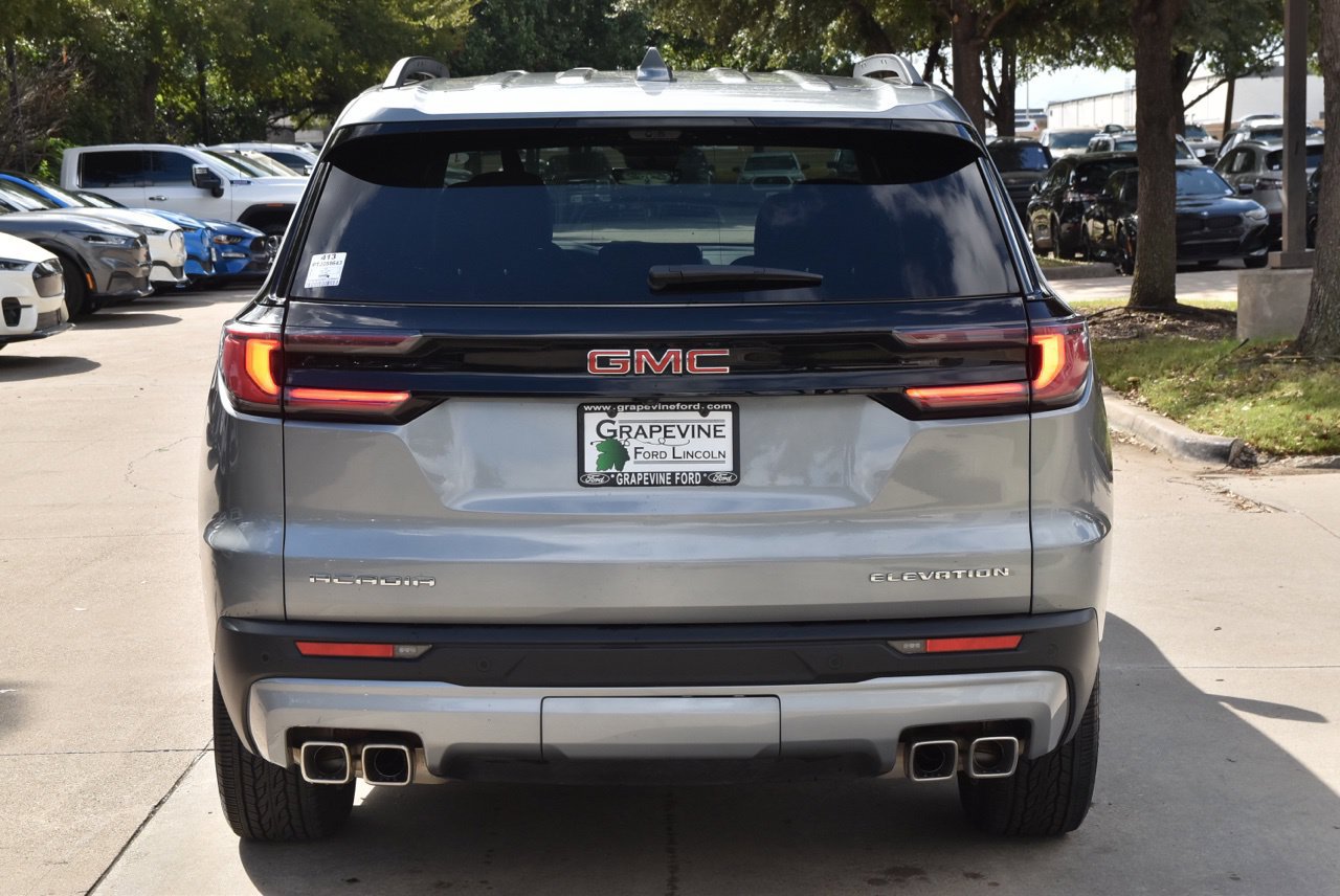 Used 2026 GMC Acadia Elevation w/ Elevation Premium Package FWD image 9