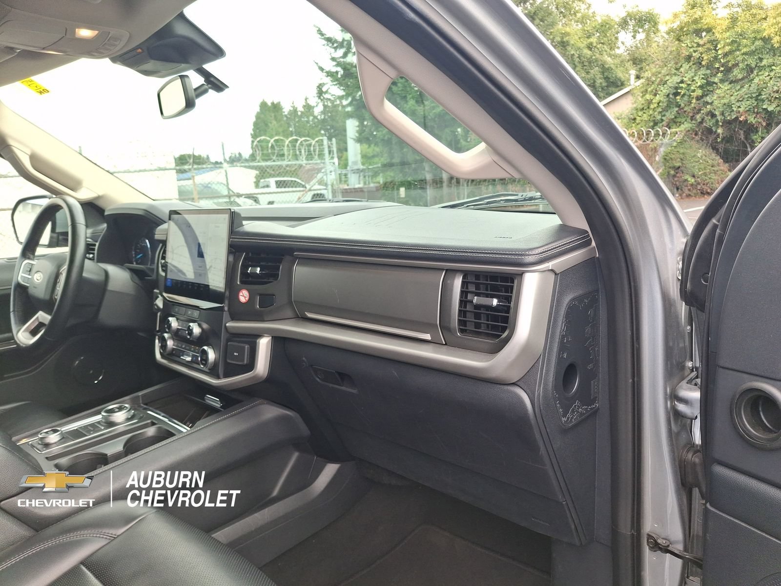 Used 2024 Ford Expedition XLT AWD/4WD image 23