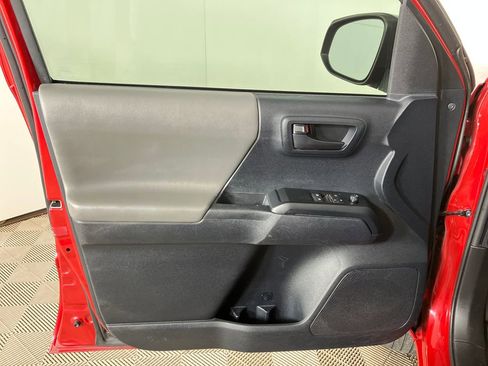 Used 2020 Toyota Tacoma SR image 21