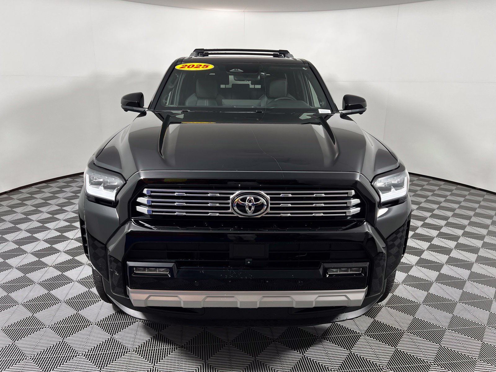 Used 2025 Toyota 4Runner Limited AWD/4WD image 2
