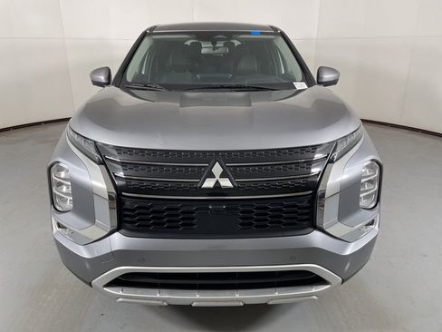 Used 2024 Mitsubishi Outlander SE image 3