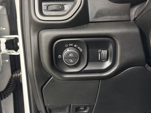 Used 2024 RAM 2500 Tradesman w/ Chrome Appearance Group AWD/4WD image 11