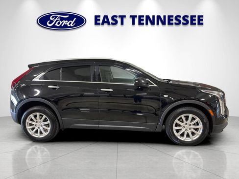 Used 2020 Cadillac XT4 Luxury w/ Cold Weather Package FWD image 2