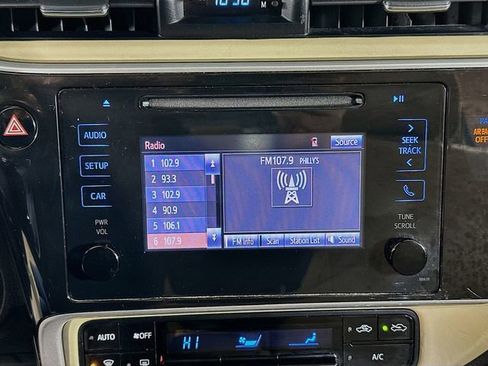 Used 2018 Toyota Corolla LE image 21