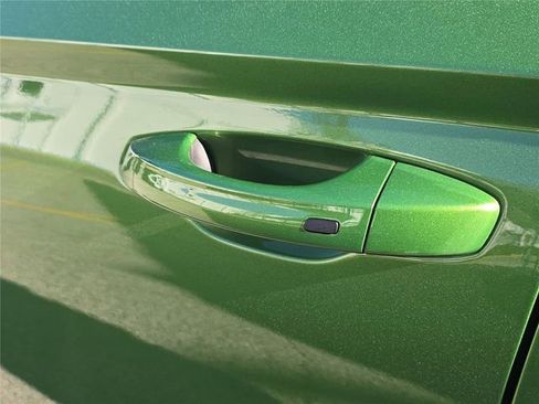 New 2026 Volkswagen Taos SE image 7