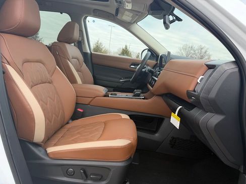 New 2026 Nissan Pathfinder SL image 20