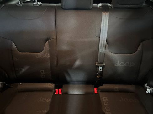 Used 2017 Jeep Renegade Latitude w/ Cold Weather Group image 18