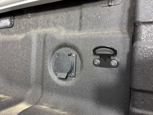 Used 2025 Nissan Frontier SV w/ SV Convenience Package RWD image 47