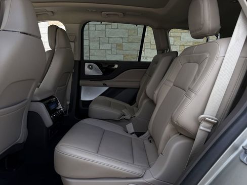 Used 2023 Lincoln Aviator Reserve w/ Equipment Group 201A AWD/4WD image 25