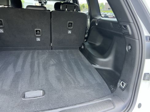 Used 2023 Jeep Grand Cherokee Altitude RWD image 31