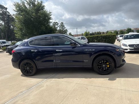 Used 2020 Maserati Levante GranLusso AWD/4WD image 3