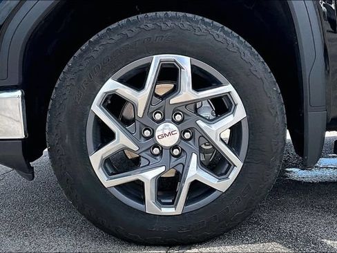 Used 2024 GMC Sierra 1500 SLT w/ SLT Premium Plus Package AWD/4WD image 35