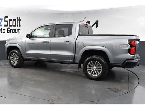 Used 2024 Chevrolet Colorado LT w/ LT Convenience Package III AWD/4WD image 3