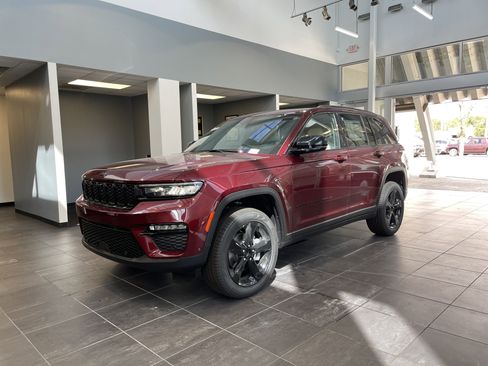 New 2025 Jeep Grand Cherokee Limited w/ Luxury Tech Group II image 6
