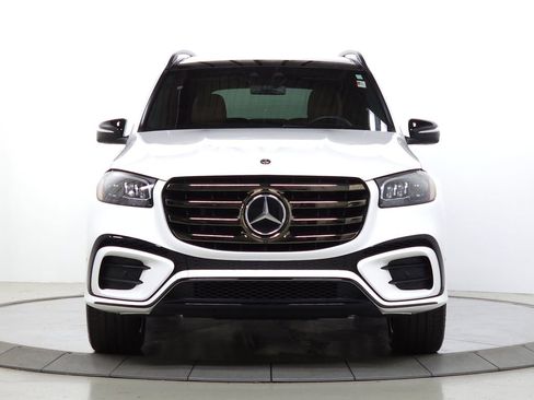 Used 2024 Mercedes-Benz GLS 450 4MATIC image 10