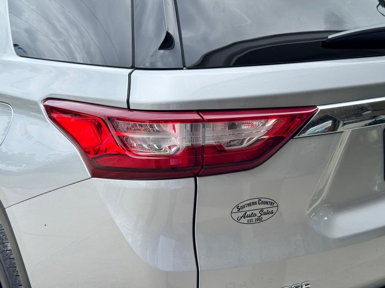 Used 2021 Chevrolet Traverse LS FWD image 10