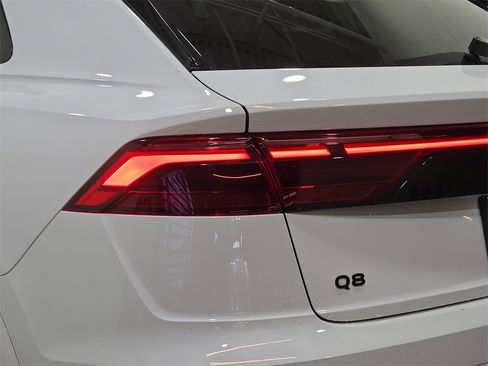 Certified 2025 Audi Q8 Prestige image 35