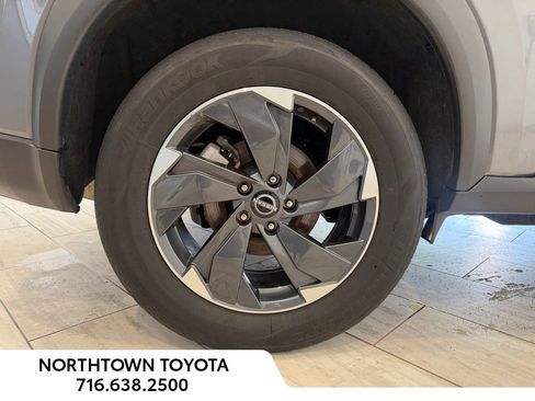 Used 2024 Nissan Rogue SV AWD/4WD image 6