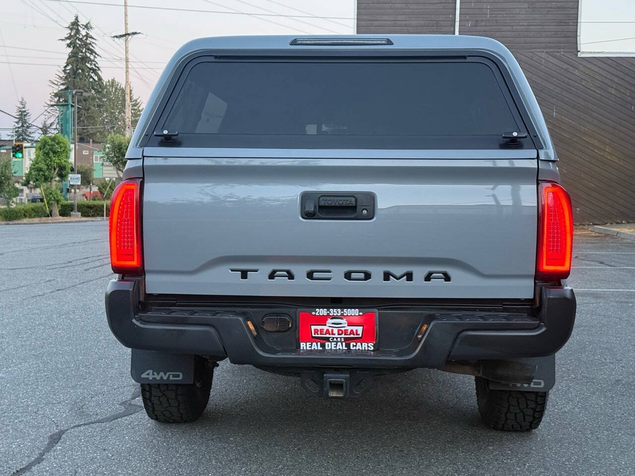Used 2020 Toyota Tacoma TRD Off-Road w/ TRD Premium Off Road Package AWD/4WD image 5