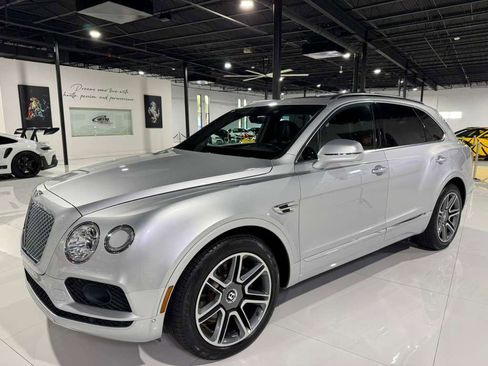 Used 2018 Bentley Bentayga image 3