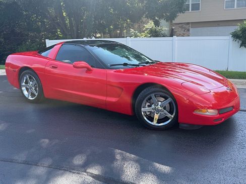 Used 1998 Chevrolet Corvette Coupe w/ Memory Pkg RWD image 2