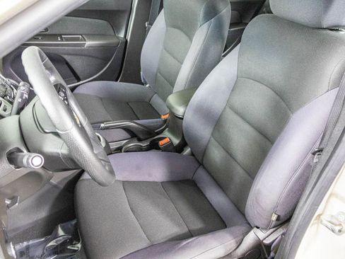 Used 2015 Chevrolet Cruze LT image 30